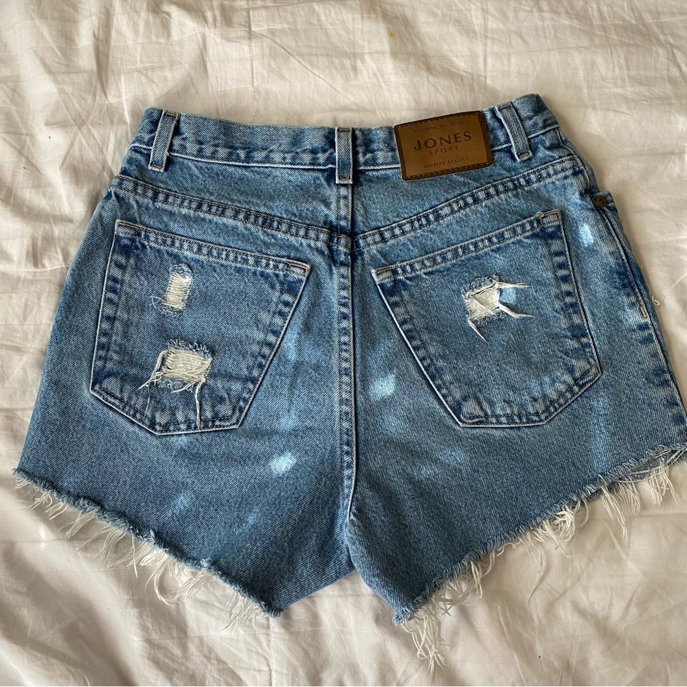 Jones Sport Distressed High-Waist Cutoff Jean Shorts Medium Wash